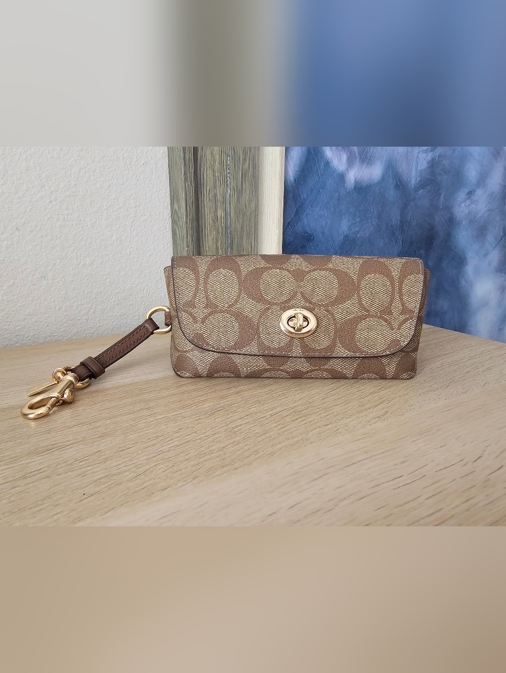 COACH Eyeglasses/Sunglasses Case - Turn-Lock Style